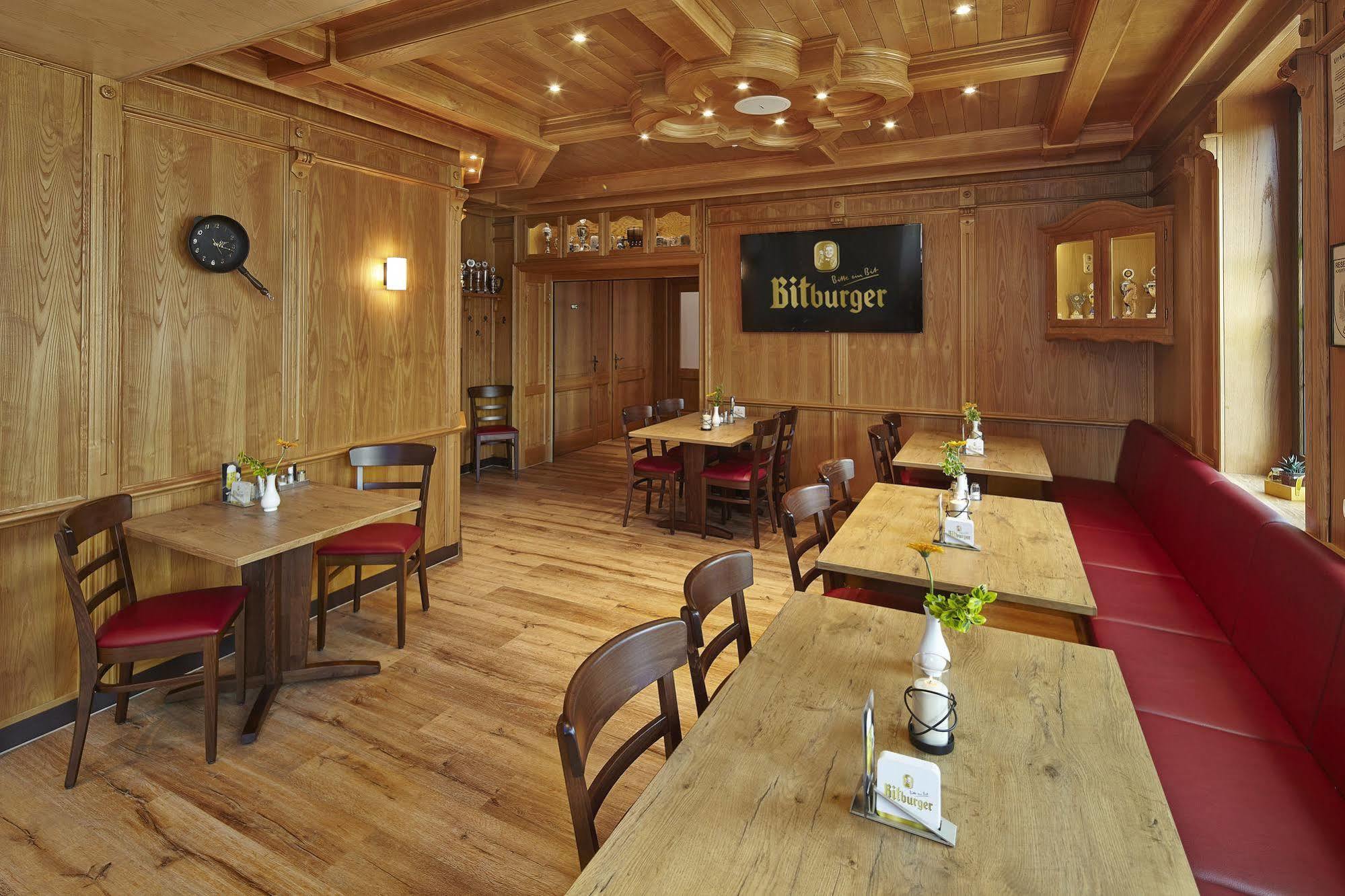 Отель Haus Hubertus Winterspelt Экстерьер фото